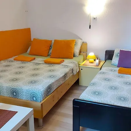Shanti Hostel *