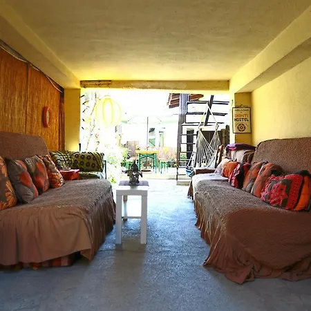 Shanti Hostel *